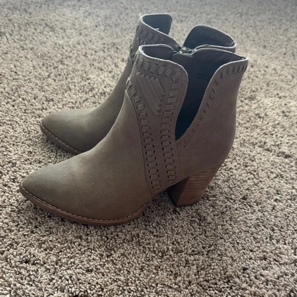 Stylish Tan Ankle Boots for Women - Picture 5 of 7